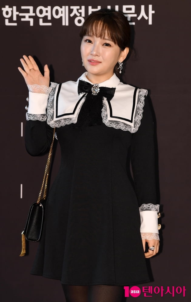 [TEN 포토] 윤송아 '1억 낙타그림 만든 손'