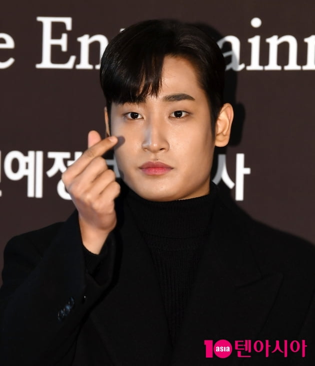 [TEN 포토] 박재정 '심쿵 하트'