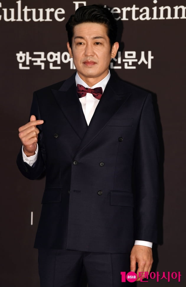[TEN 포토] 허성태 '오징어게임으로 상 받아요'