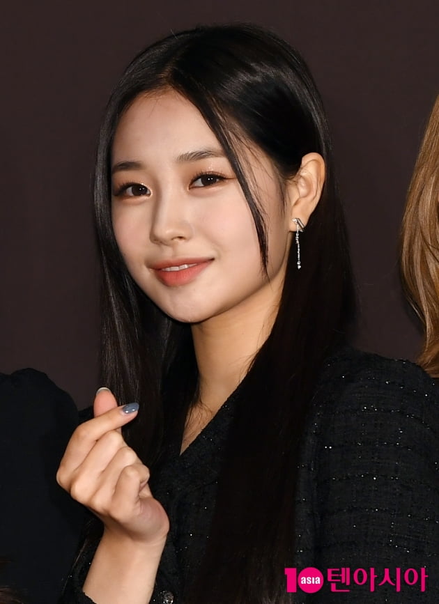 [TEN 포토] 위클리 지한 '등장만으로 시선흡수 '