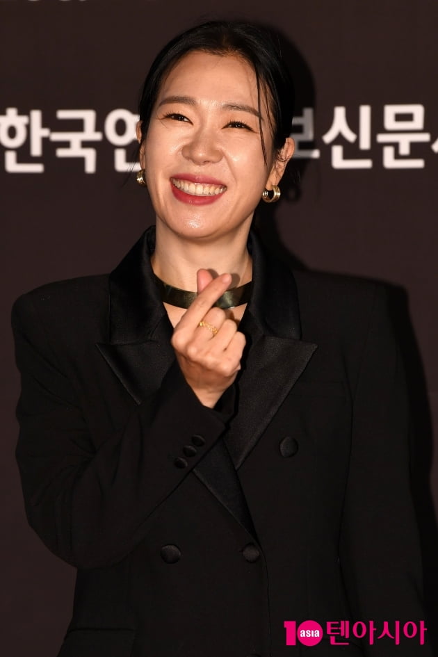 [TEN 포토] 염혜란 '행복감 느끼는 미소'
