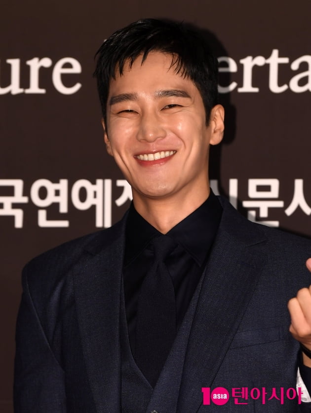 [TEN 포토] 안보현 '이 미소에 빠져든다'