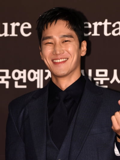 [TEN 포토] 안보현 '이 미소에 빠져든다'