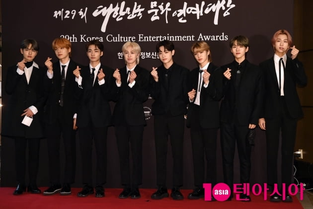 [TEN 포토] 이펙스 '하트 뿌려요'
