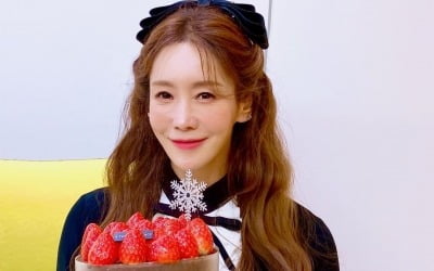 '재미교포♥' 김정은, 왕리본이 어울리는 48세…크리스마스 케이크에 '미소' [TEN★]