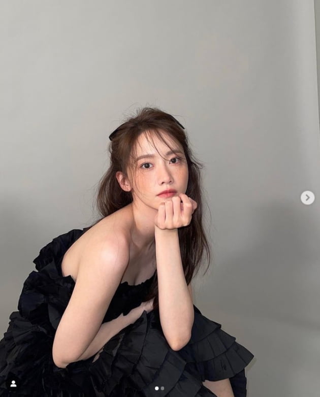윤아, 시선 끄는 절개드레스...청순미녀의 반전[TEN★]