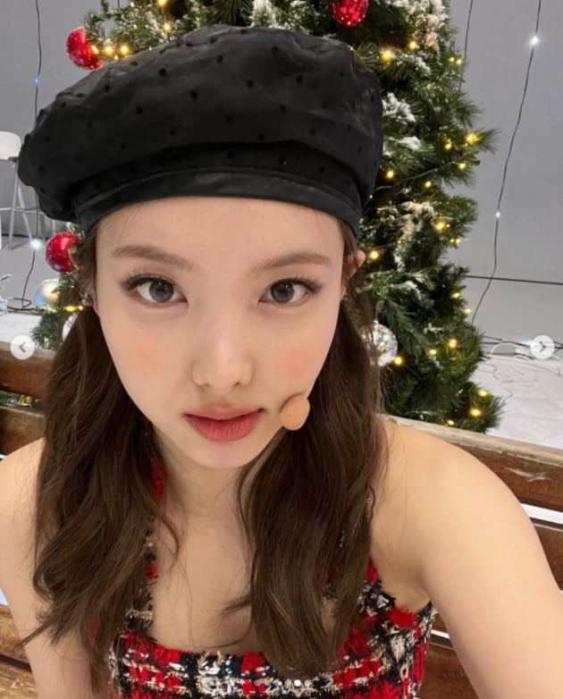 트와이스 나연, 크리스마스 요정으로 변신...매력적인 미소[TEN★]