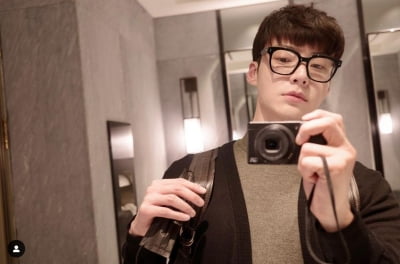 안재현, 뿔테언경 하나로 분위기 넘사벽...우등생으로 변신[TEN★]