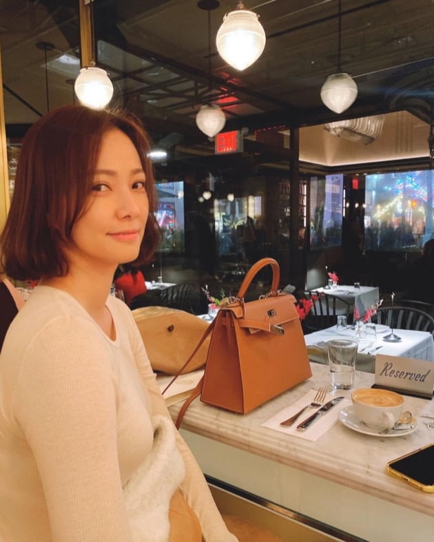 '권상우♥' 손태영, 단발로 변신→H사 명품백 들고 미국 거리서 연말 만끽 [TEN★]