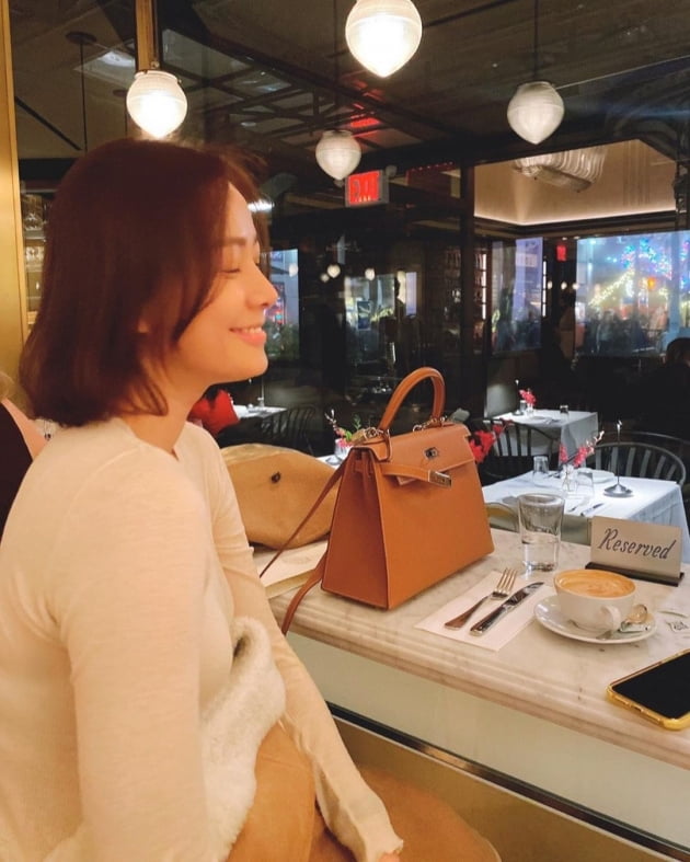 '권상우♥' 손태영, 단발로 변신→H사 명품백 들고 미국 거리서 연말 만끽 [TEN★]