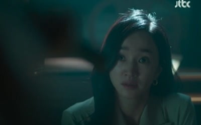 수애, 전남친과 키스 발각…시어머니에게 무릎 꿇었다 "살려 달라" ('공작도시')