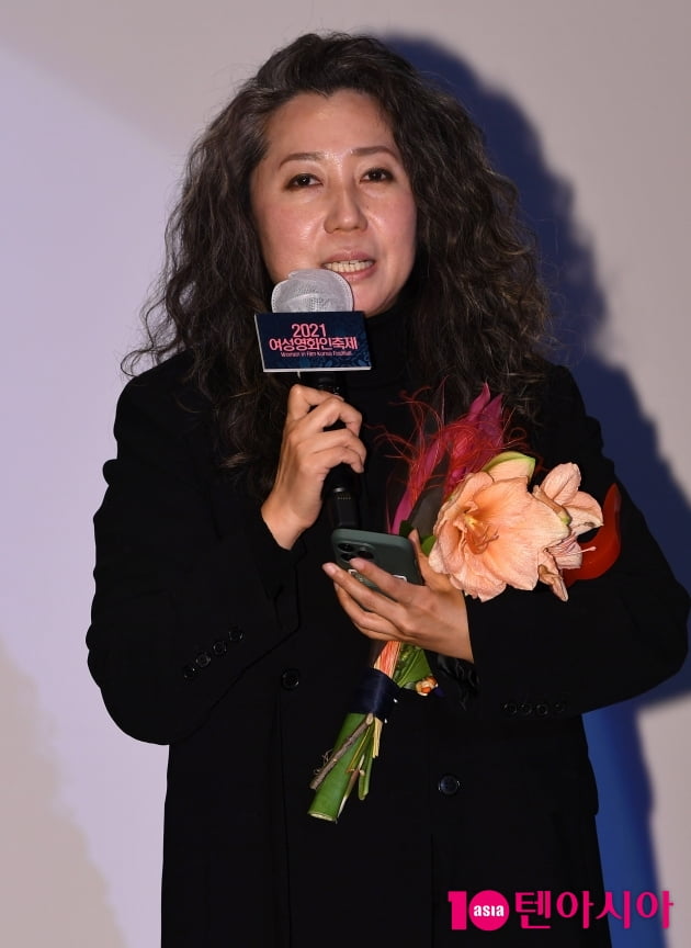 [TEN 포토] 영화 ‘좋은 빛, 좋은 공기’ 로 제작자상 수상한 김민경 대표