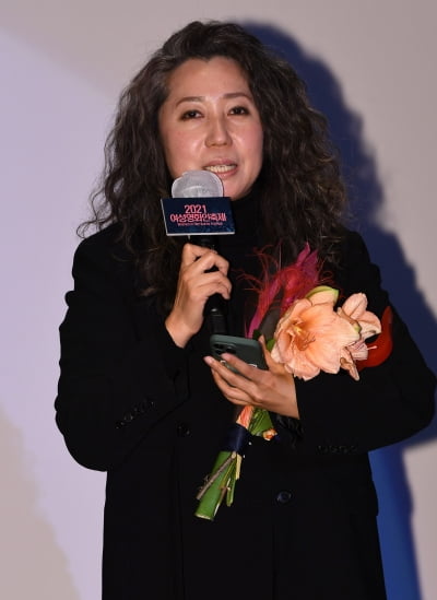 [TEN 포토] 영화 '좋은 빛, 좋은 공기' 로 제작자상 수상한 김민경 대표
