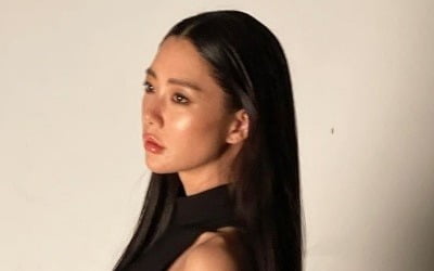 '3년차 새댁' 클라라, 엉덩이까지 트인 드레스…남편도 놀라겠네 [TEN★]