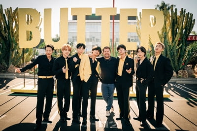 방탄소년단, 횡단보도 퍼포먼스…美 '제임드 코든쇼' 휩쓸었다