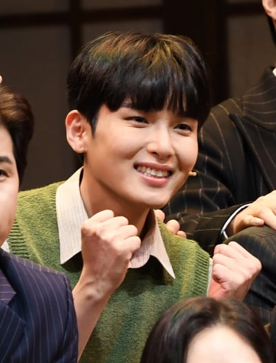 [TEN 포토] 려욱, 뮤지컬 '팬레터' 파이팅!
