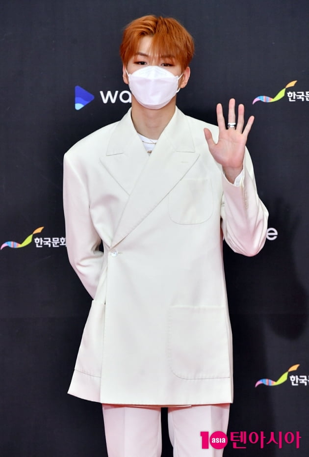 [TEN 포토] 강다니엘 '돋보이는 비주얼'