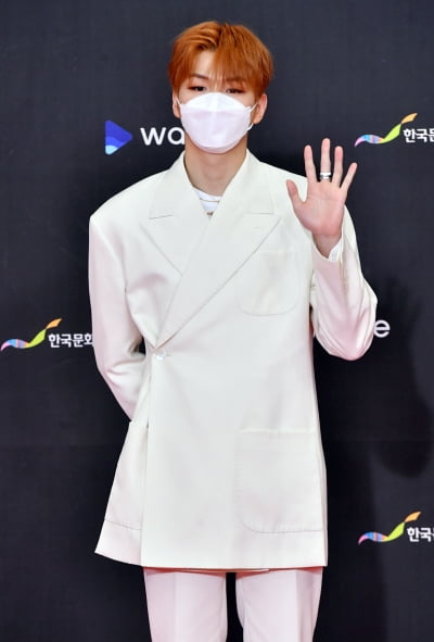 [TEN 포토] 강다니엘 '돋보이는 비주얼'