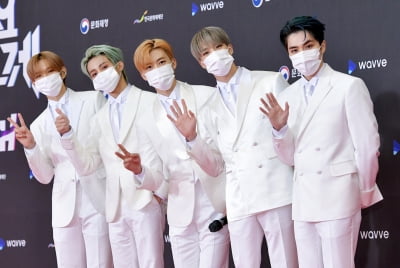 [TEN 포토] NCT U '인사하는 댄디보이'