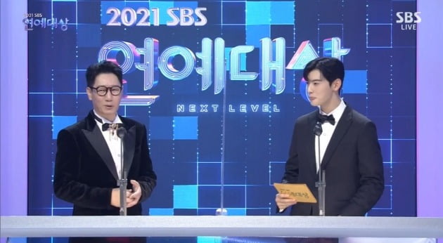 개그맨 지석진(왼쪽)과 가수 차은우/ 사진=SBS 캡처