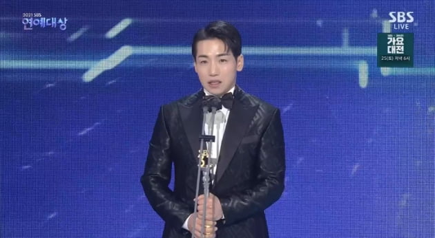 박하선X박군X이현이, '2021 SBS 연예대상' 신인상 수상