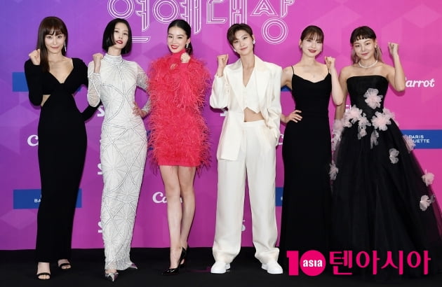 [TEN 포토] 구척장신 FC 'SBS 연예대상 상 타자'