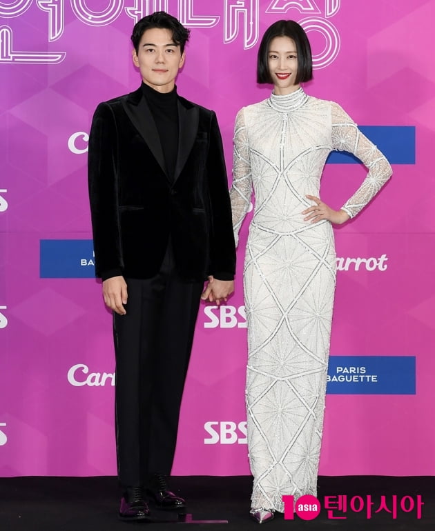 [TEN 포토] 홍성기-이현이 부부 '비주얼 커플은 우리'