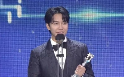 'SBS 연예대상' PD상 이승기 "연예계 생활 고민 많았는데…뚜벅뚜벅 걸어가겠다"