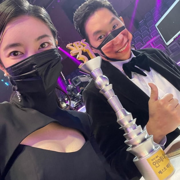 김윤지♥최우성, 겹경사 "감사한 일 가득"…결혼에 수상까지 [TEN★]