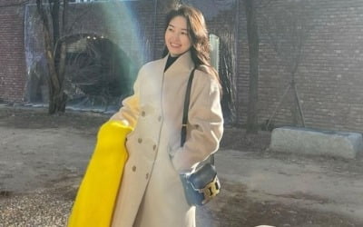 '전진♥' 류이서, 이러니 광고주들이 좋아하지…명품 C사에 레몬 목도리로 '상큼+청순' [TEN★]