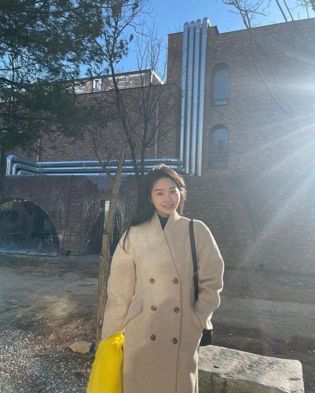 '전진♥' 류이서, 이러니 광고주들이 좋아하지…명품 C사에 레몬 목도리로 '상큼+청순' [TEN★]