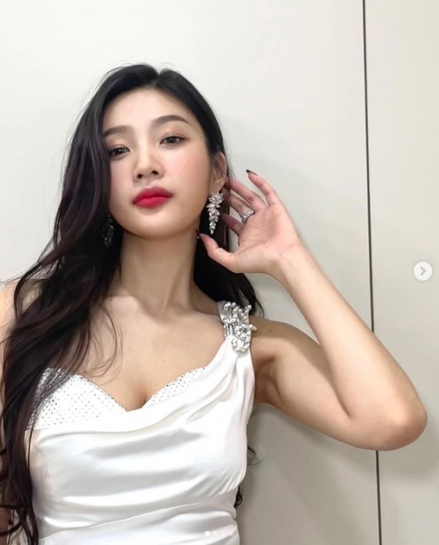 '크러쉬♥' 조이, 점점 더 과감해진 의상...레드벨벳으로 무대해서 행복[TEN★]