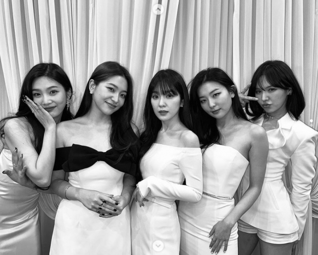 '크러쉬♥' 조이, 점점 더 과감해진 의상...레드벨벳으로 무대해서 행복[TEN★]