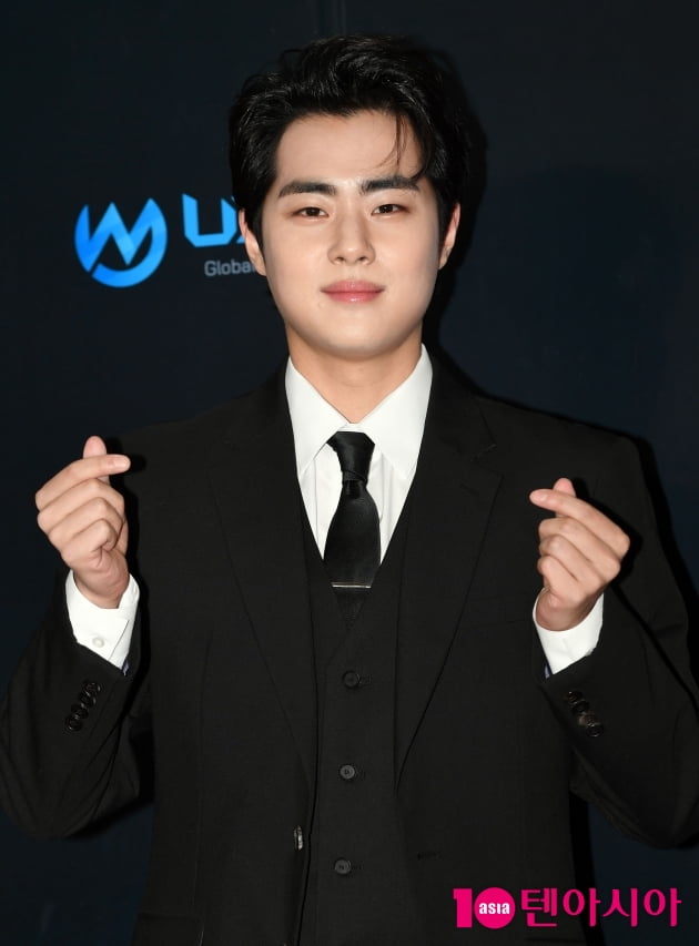 [TEN 포토] 조병규 '매력적인 하트'