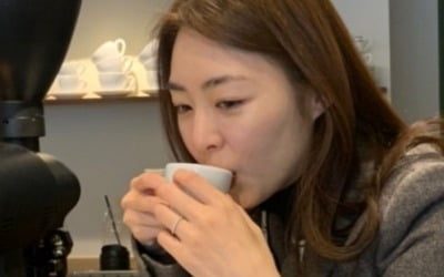 '새댁' 이연희, ♥남편과 커피 데이트? 명품 L사 가방 보다 빛난 美모[TEN★]
