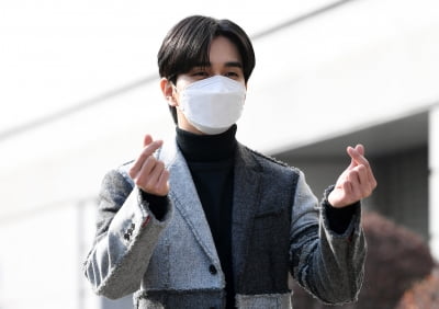[TEN 포토] 유승호 '멋진 하트'