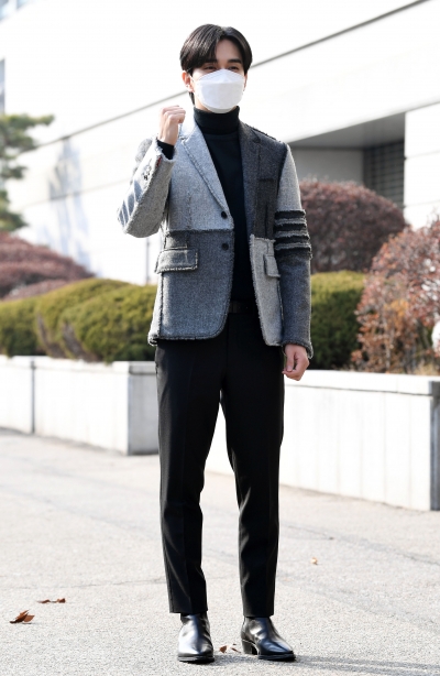 [TEN 포토] 유승호 '뒤돌아보면 심쿵'
