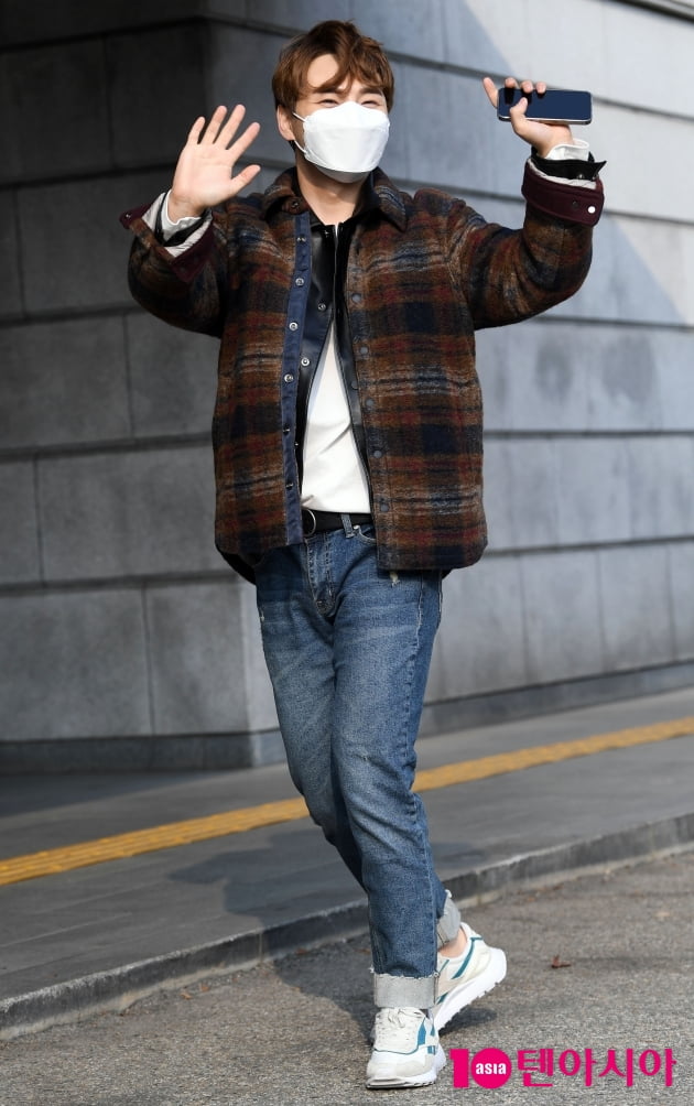 [TEN 포토] 박서진 '즐거운 출근길'