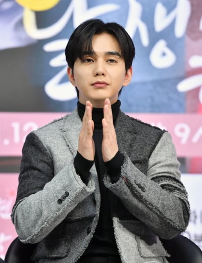 유승호, 컨디션 난조로 제작발표회 자리 이탈 ('꽃 피면 달 생각하고')