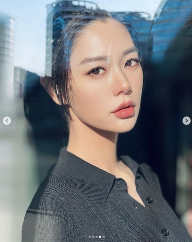 클라라, 자연광도 돕는'독보적 분위기'...인형인줄[TEN★]