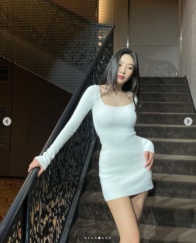 '크러쉬♥' 조이, 몸매 드러난 초미니 밀착원피스...오늘은 배우[TEN★]
