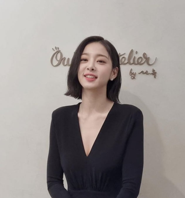 설인아, 무슨 일 있었나?…심각하게 예뻐진 얼굴 [TEN★]
