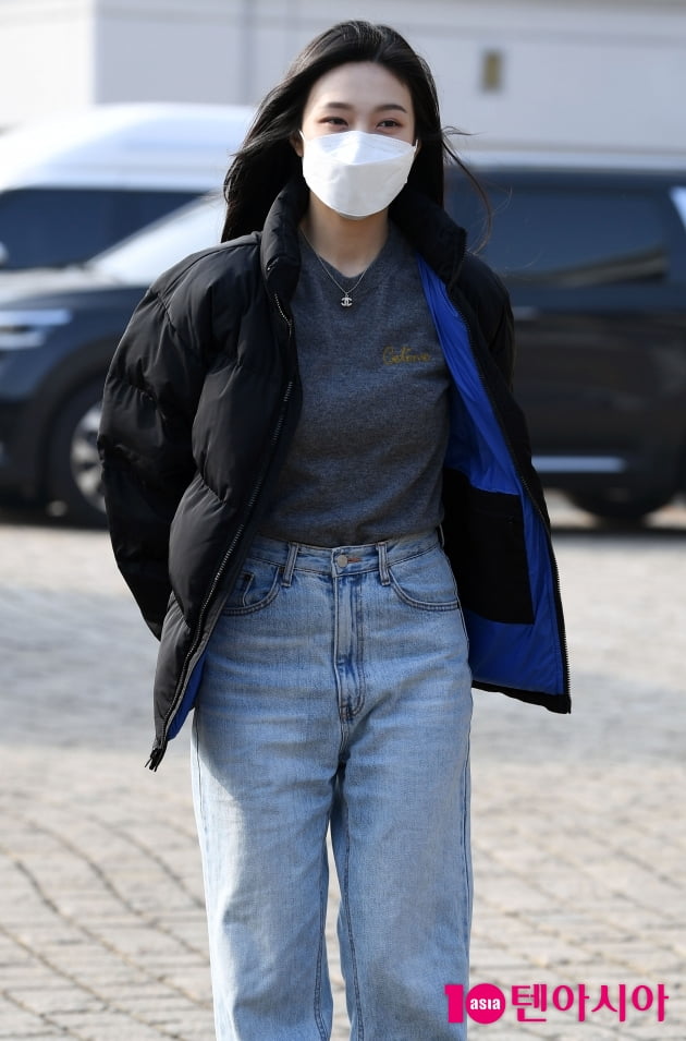 [TEN 포토] 레드벨벳 조이 '명품 C사 목걸이가 포인트'