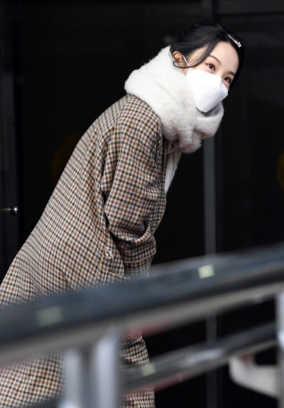 [TEN 포토] 송소희 '머리에 핀 꽃고 인사'