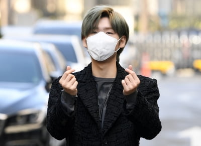 [TEN 포토] 가호 '쌍 하트로 심쿵'