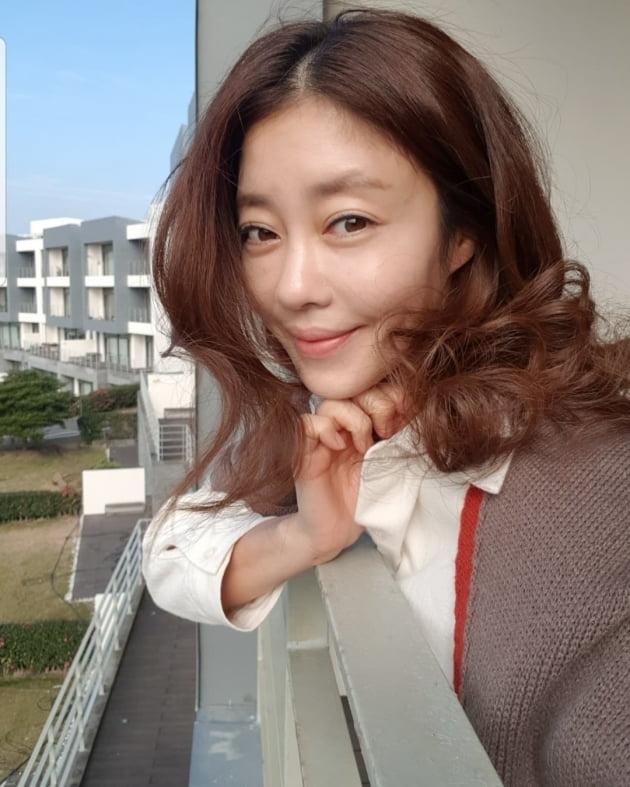 '싱글맘' 이지현, 제주행 비행기서 소음 유발 사과하더니…"숙소 넘 예뻐요" 여행 만끽 [TEN★]