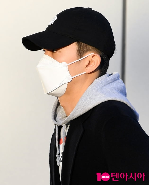 [TEN 포토] 2PM 우영 '샤프한 옆선'