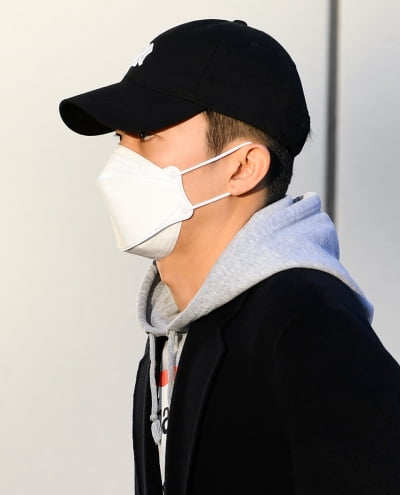 [TEN 포토] 2PM 우영 '샤프한 옆선'