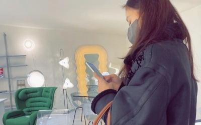'장동건♥' 고소영, 1천만원 무스탕 걸치고 가구숍…1천만↑ GD거울도 있네 [TEN★]