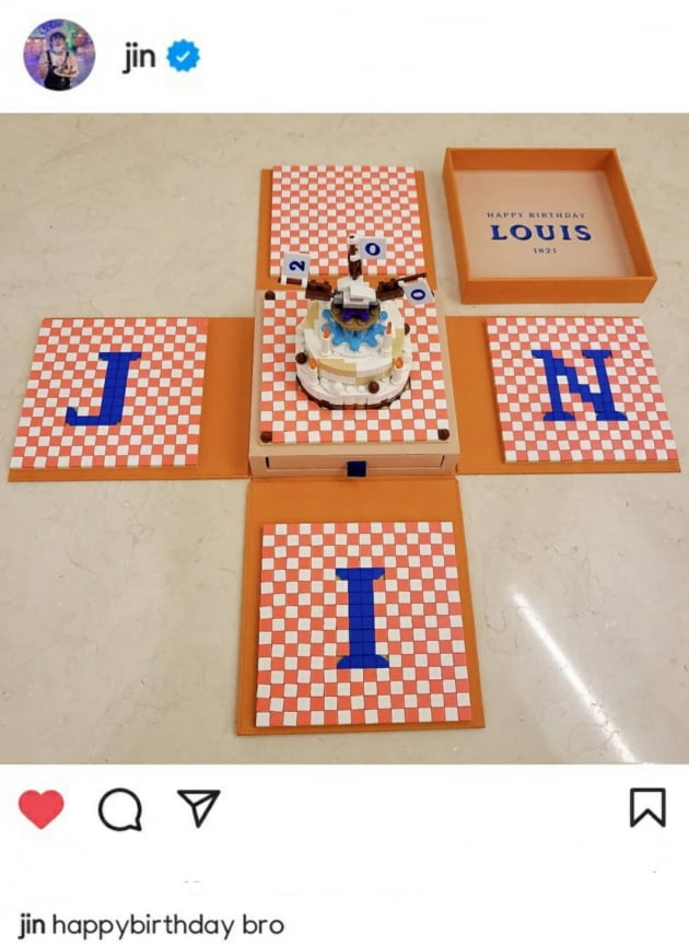 방탄소년단 진, 레고 케이크의 "Happy birthday bro" 누구?